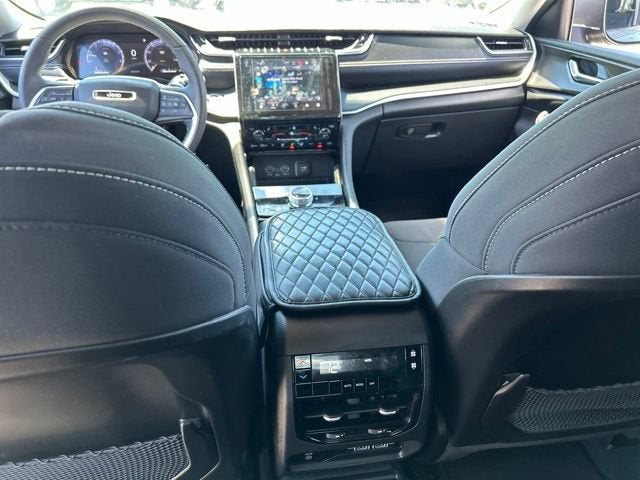 2023 Jeep Grand Cherokee L Laredo 4x4