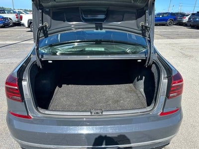 2017 Volkswagen Passat 1.8T R-Line