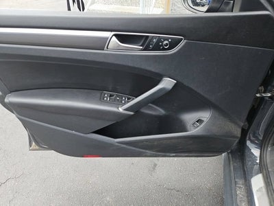 2017 Volkswagen Passat 1.8T R-Line