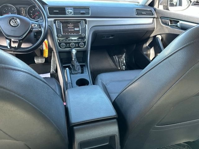 2017 Volkswagen Passat 1.8T R-Line