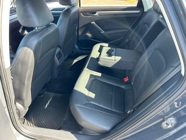 2017 Volkswagen Passat 1.8T R-Line