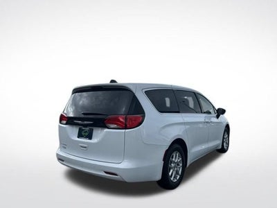 2024 Chrysler Voyager LX