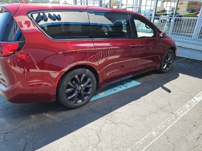 2020 Chrysler Pacifica Touring