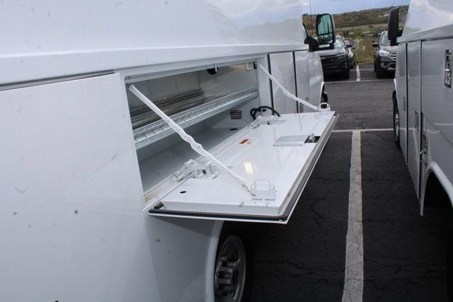 2024 GMC Savana Cutaway 3500 1WT